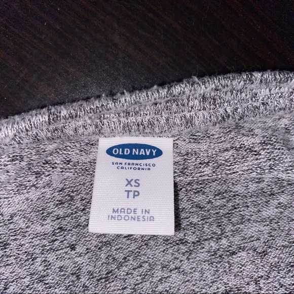 Two old navy tops - Picture 5 of 8